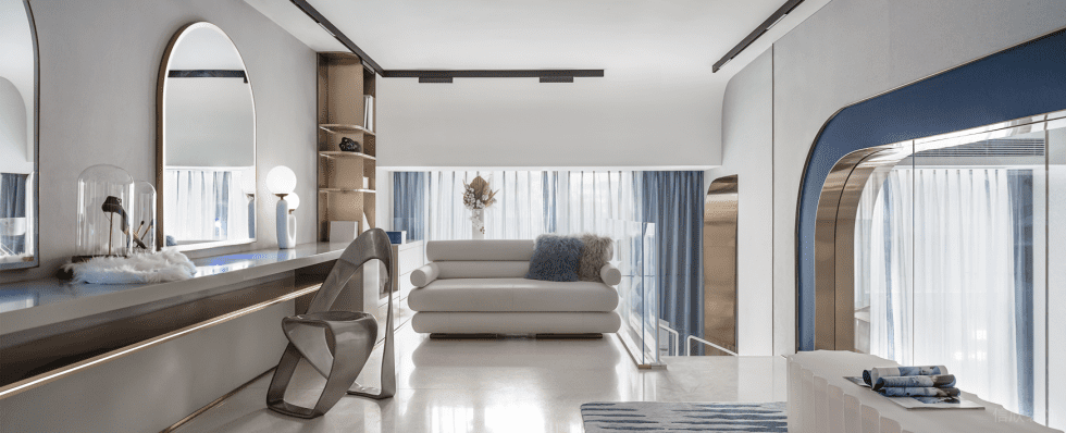 深圳市南山區(qū)蛇口現(xiàn)代輕奢風(fēng)禮服店裝修設(shè)計(jì) 化妝區(qū)灰色布藝休閑沙發(fā) 深圳市南山區(qū)蛇口現(xiàn)代輕奢風(fēng)禮服店裝修設(shè)計(jì) 化妝區(qū)灰色布藝休閑沙發(fā)