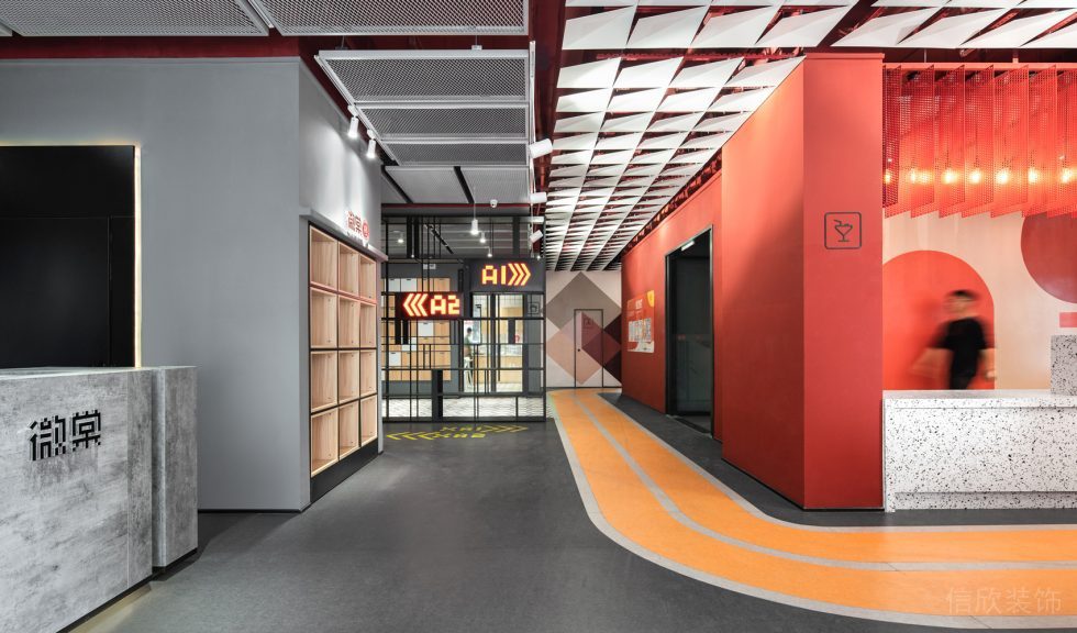 深圳市南山區(qū)中洲控股金融中心紅色主調(diào)辦公室裝修設(shè)計(jì)方案 過(guò)道