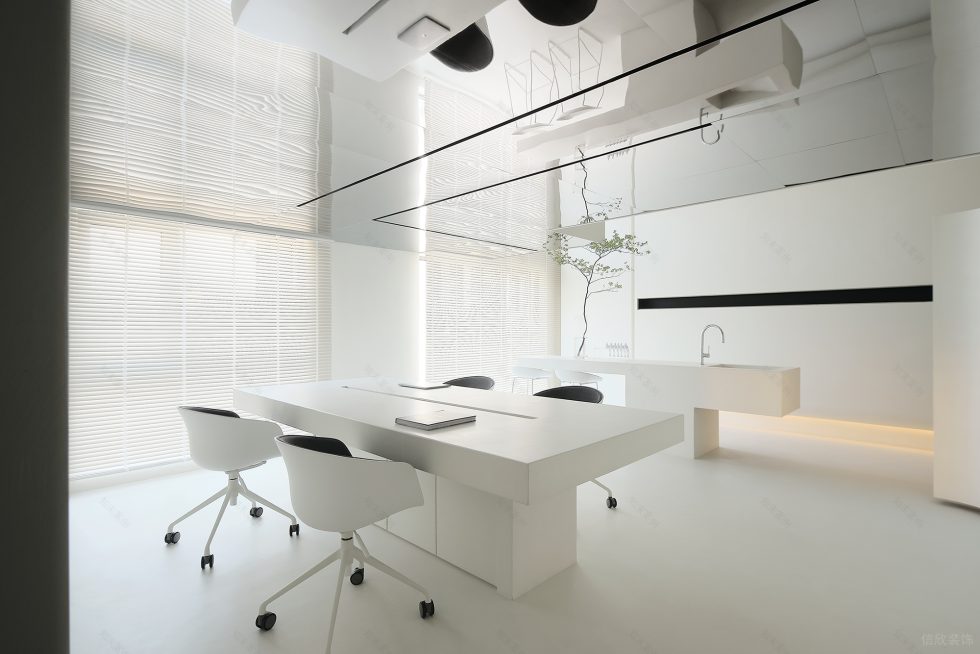 純白色極簡(jiǎn)風(fēng)小型辦公室裝修案例一層長(zhǎng)方形四人工作臺(tái) 純白色極簡(jiǎn)風(fēng)小型辦公室裝修案例一層長(zhǎng)方形四人工作臺(tái)