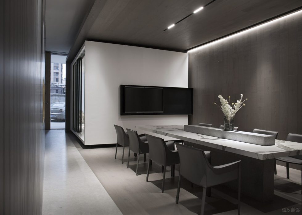 多元極簡風辦公室裝修設計灰木色會議區 多元極簡風辦公室裝修設計灰木色會議區