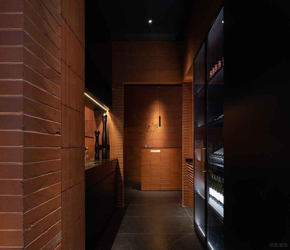 復(fù)古工業(yè)風(fēng)餐廳出餐臺(tái)豎行橙黃色磚塊效果圖