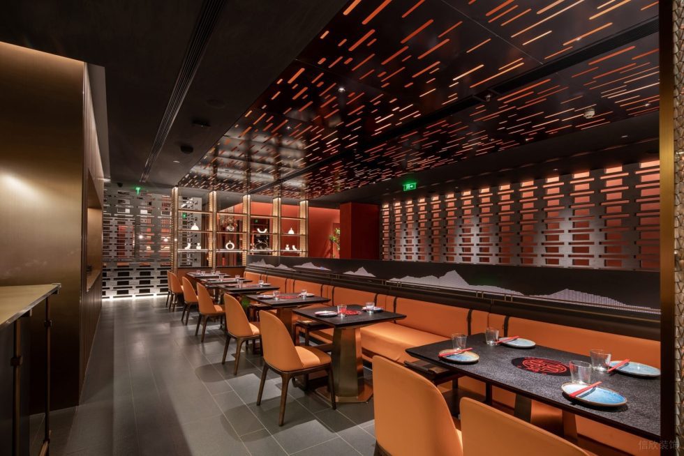 工業(yè)風(fēng)火鍋店紅色卡座裝修設(shè)計(jì)