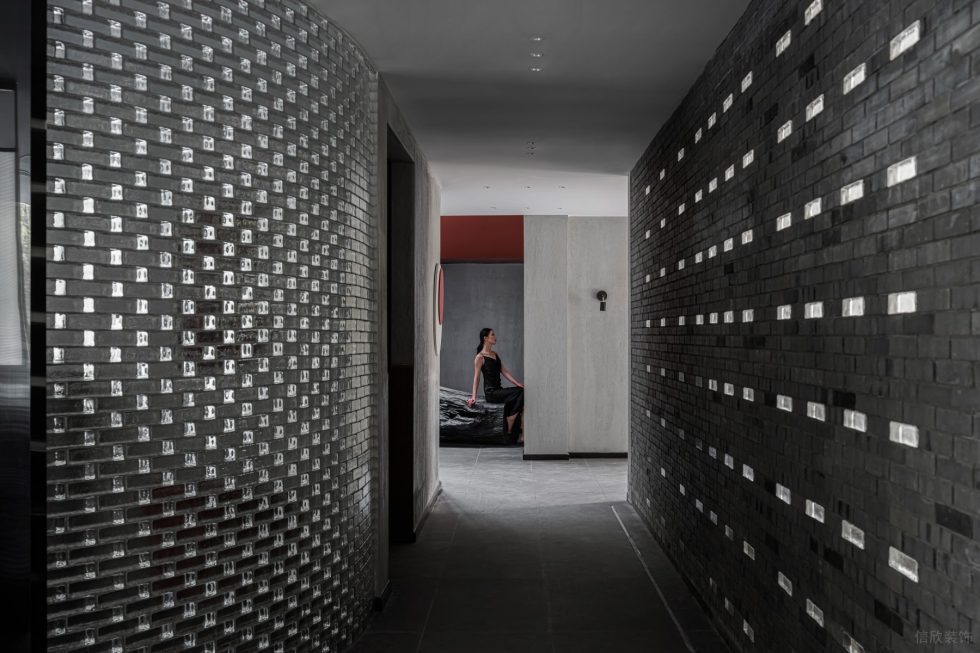 工業(yè)極簡風酒廳過道水泥玻璃磚裝修設計圖