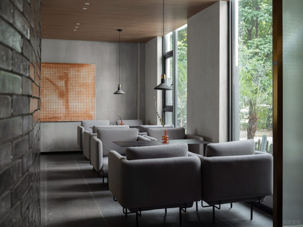 工業(yè)極簡風酒廳靠邊落地窗裝修效果