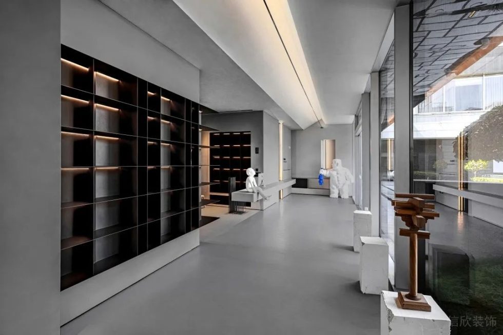 極簡黑白灰風格辦公室裝修案例前廳白色藝術(shù)雕塑 極簡黑白灰風格辦公室裝修案例前廳白色藝術(shù)雕塑