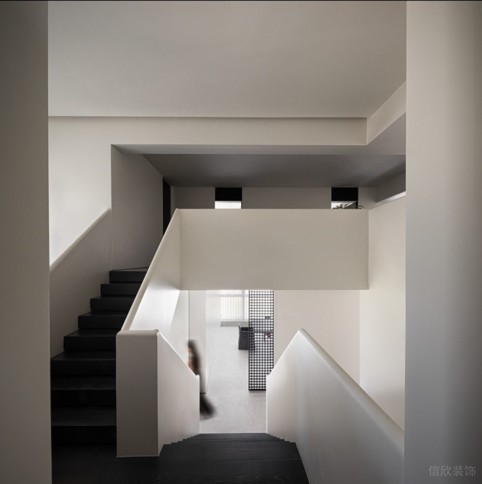 極簡寧靜風(fēng)辦公室裝修設(shè)計(jì) 黑白造型樓梯
