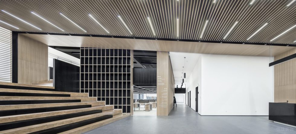 簡潔原木風(fēng)辦公室裝修設(shè)計木紋鋁方通格柵吊頂 簡潔原木風(fēng)辦公室裝修設(shè)計木紋鋁方通格柵吊頂