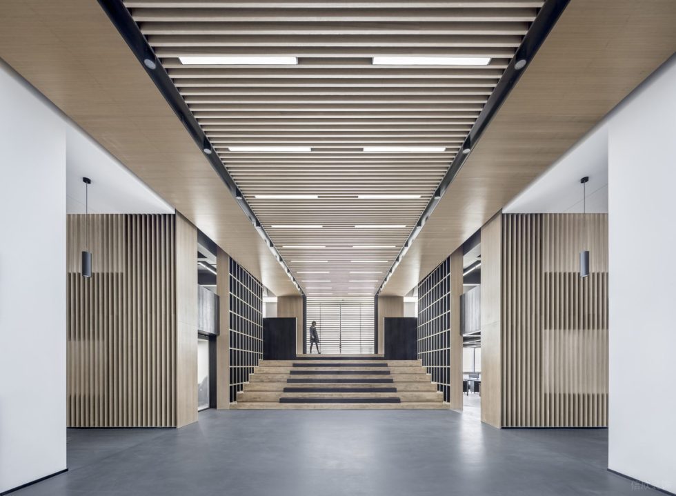 簡(jiǎn)潔原木風(fēng)辦公室裝修設(shè)計(jì)原木色階梯