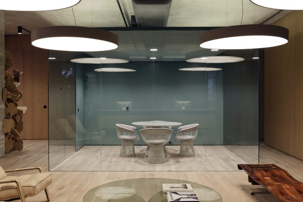 簡約原木風辦公室裝修設計灰藍色洽談室 簡約原木風辦公室裝修設計灰藍色洽談室