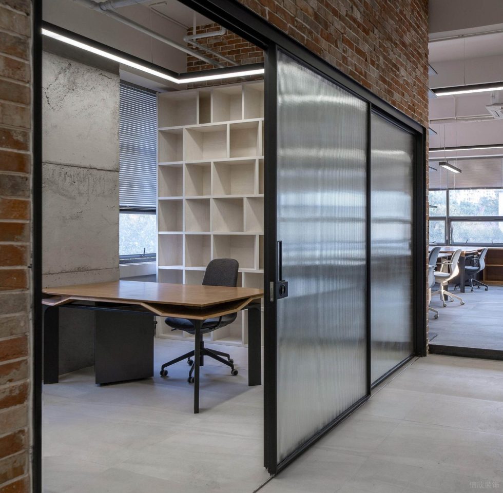 美式工業(yè)風(fēng)辦公室裝修設(shè)計(jì)冷色調(diào)經(jīng)理辦公室 美式工業(yè)風(fēng)辦公室裝修設(shè)計(jì)冷色調(diào)經(jīng)理辦公室