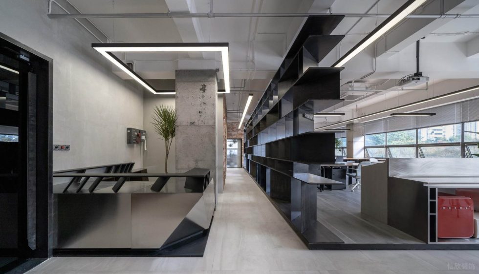 美式工業(yè)風(fēng)辦公室裝修設(shè)計(jì)黑灰色過(guò)道 美式工業(yè)風(fēng)辦公室裝修設(shè)計(jì)黑灰色過(guò)道