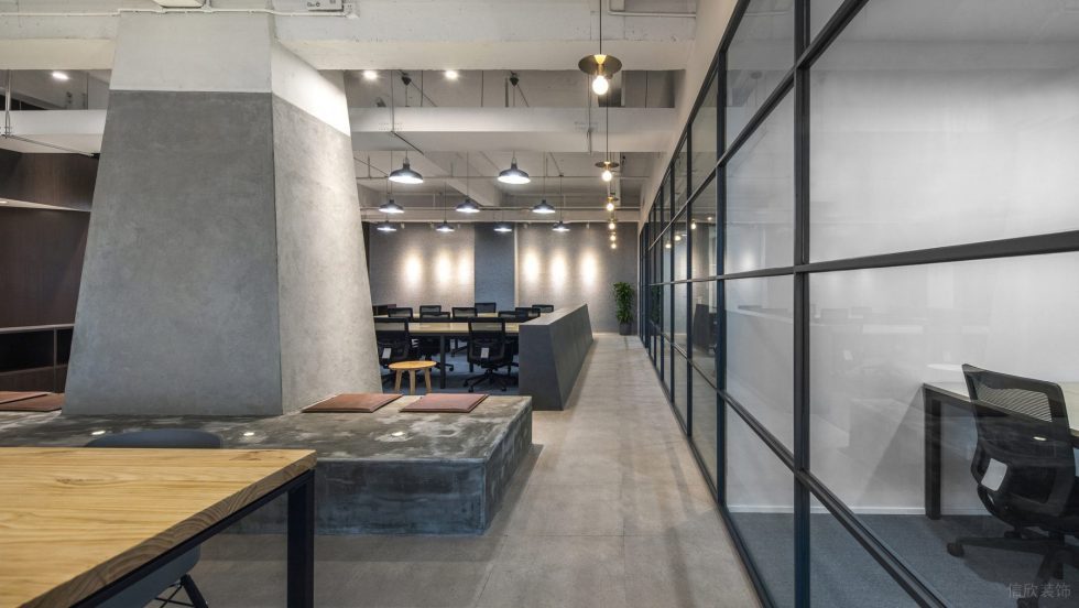 美式簡(jiǎn)約風(fēng)辦公室裝修設(shè)計(jì)水泥色地臺(tái)休閑區(qū)