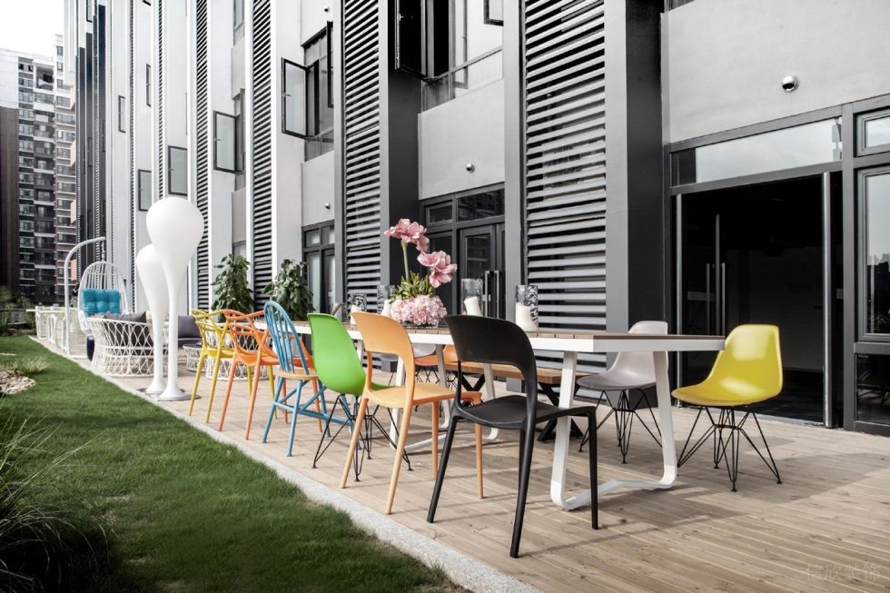 淺色調(diào)科幻現(xiàn)代風(fēng)辦公室裝修設(shè)計(jì)戶(hù)外休閑區(qū)防腐木地板 淺色調(diào)科幻現(xiàn)代風(fēng)辦公室裝修設(shè)計(jì)戶(hù)外休閑區(qū)防腐木地板