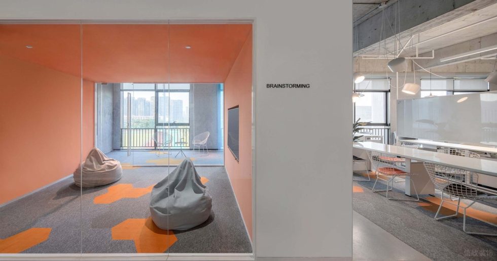 時(shí)尚極簡(jiǎn)風(fēng)辦公室裝修設(shè)計(jì)橙色調(diào)休息室 時(shí)尚極簡(jiǎn)風(fēng)辦公室裝修設(shè)計(jì)橙色調(diào)休息室