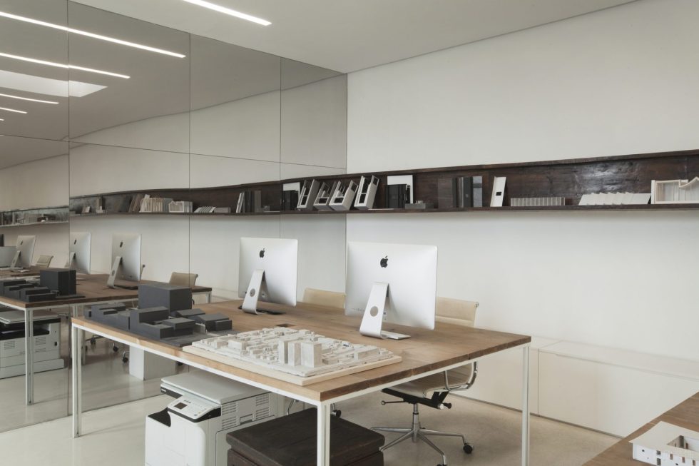 素雅極簡(jiǎn)風(fēng)辦公室裝修設(shè)計(jì)淺木色工作臺(tái)