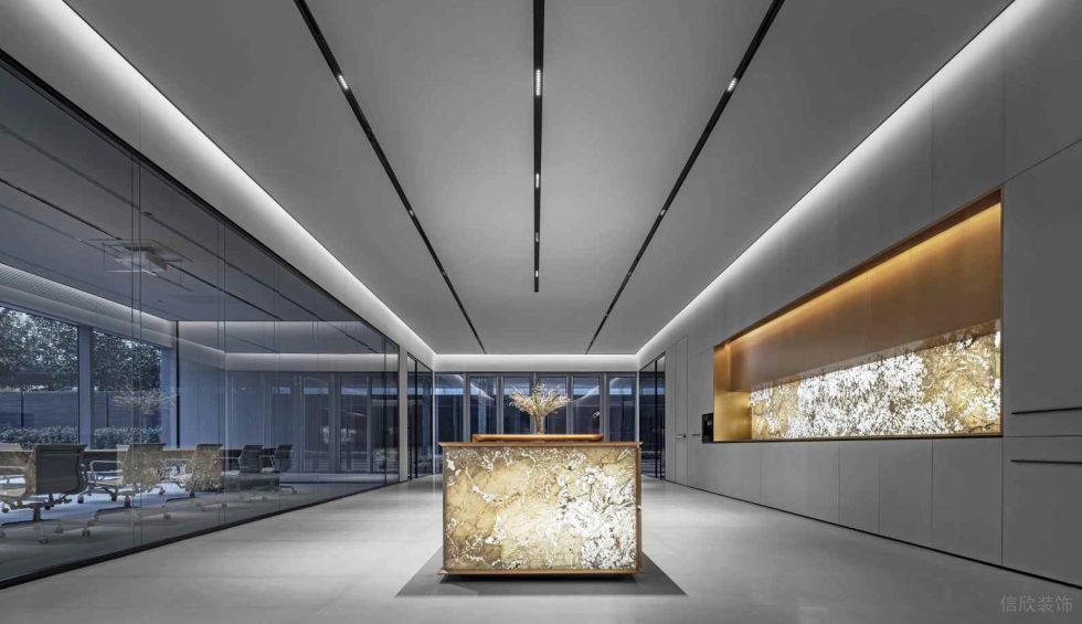 現(xiàn)代簡(jiǎn)約風(fēng)辦公室裝修方案 玻璃隔斷會(huì)議室