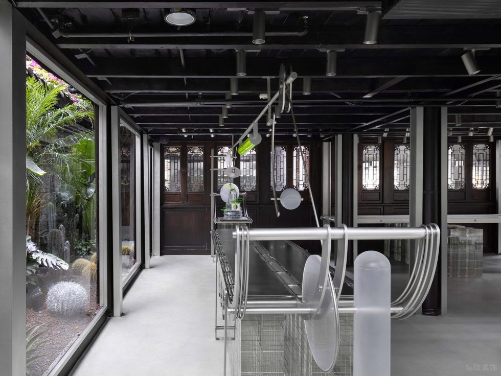 現(xiàn)代新中式甜品店透明敞亮落地窗裝修設(shè)計