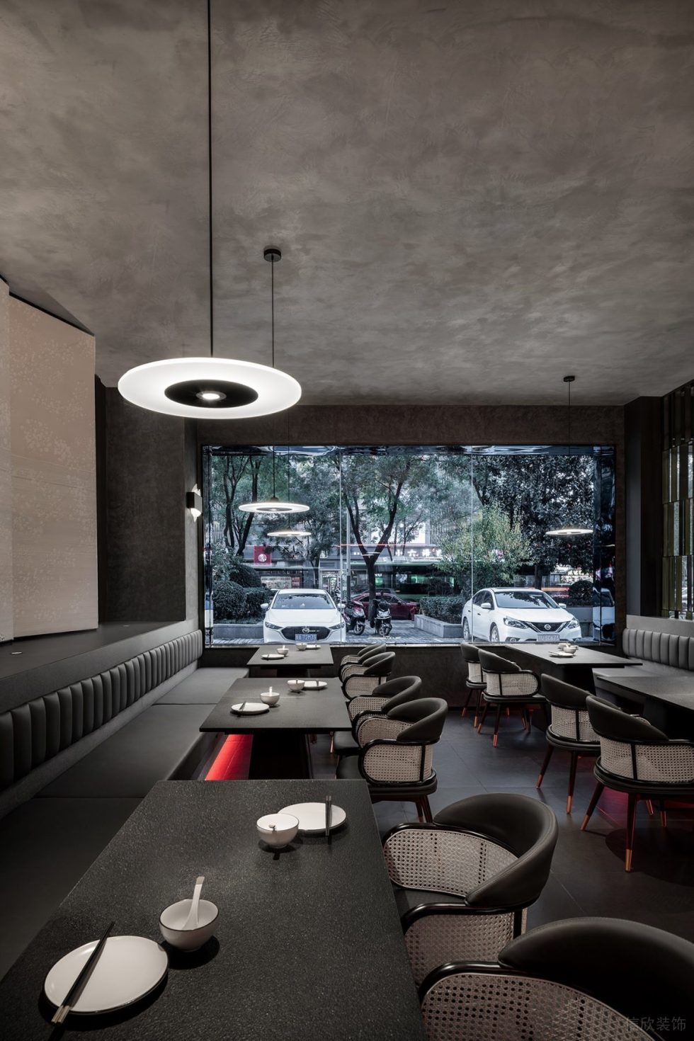 新中式中餐廳通透落地窗設(shè)計裝修