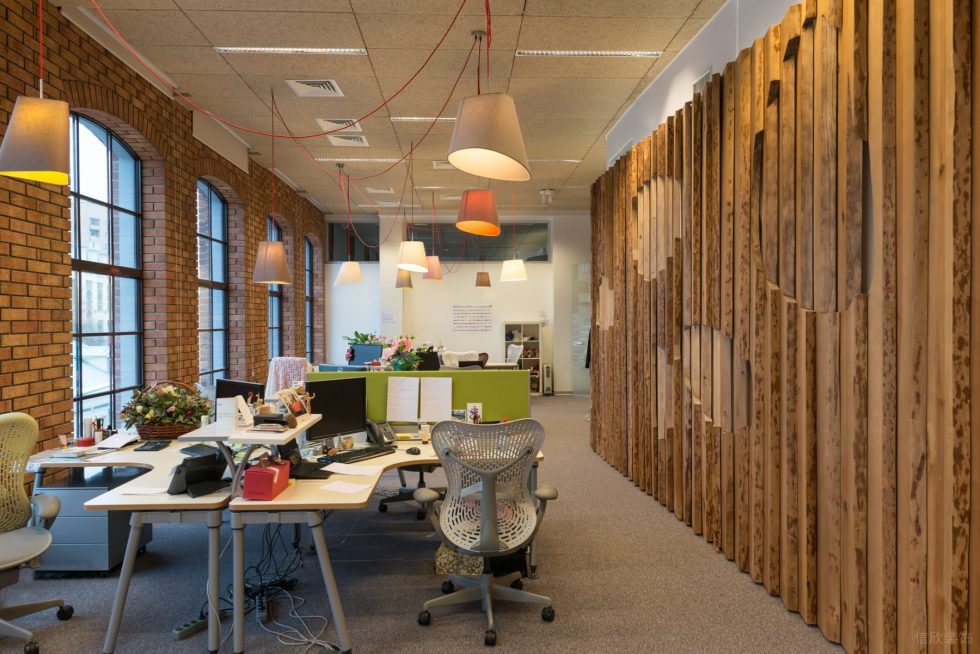 多彩現(xiàn)代風辦公室裝修設(shè)計暖色辦公區(qū) 多彩現(xiàn)代風辦公室裝修設(shè)計暖色辦公區(qū)