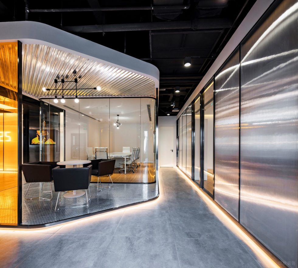 動(dòng)感現(xiàn)代風(fēng)辦公室裝修設(shè)計(jì)銀色拉絲不銹鋼飾面板 動(dòng)感現(xiàn)代風(fēng)辦公室裝修設(shè)計(jì)銀色拉絲不銹鋼飾面板