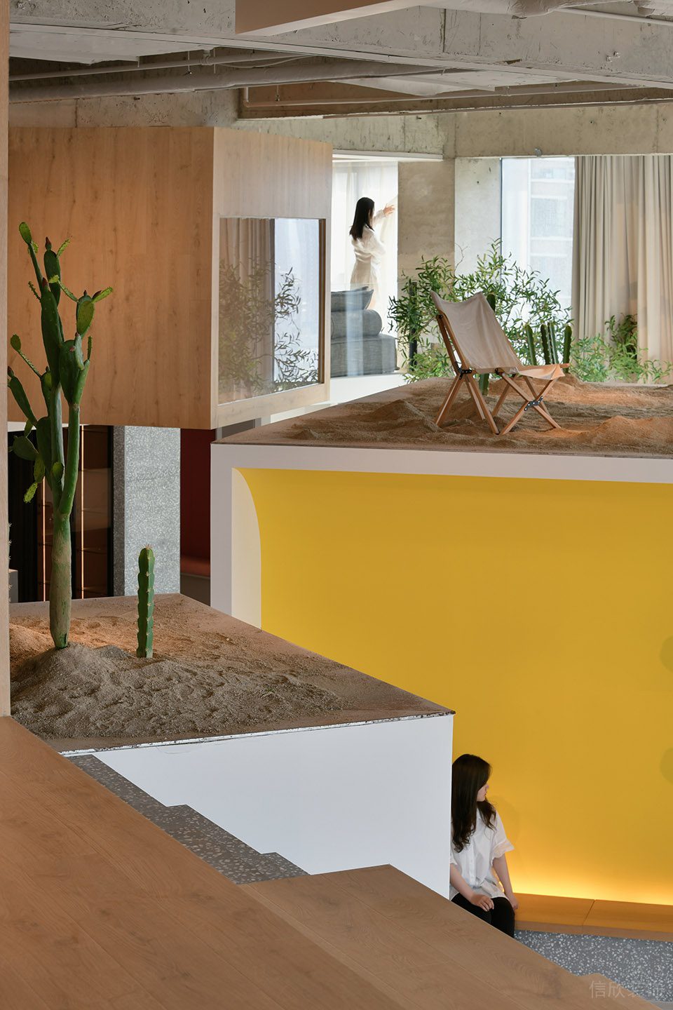 工業(yè)原木風(fēng)展廳裝修案例 二層沙土景觀