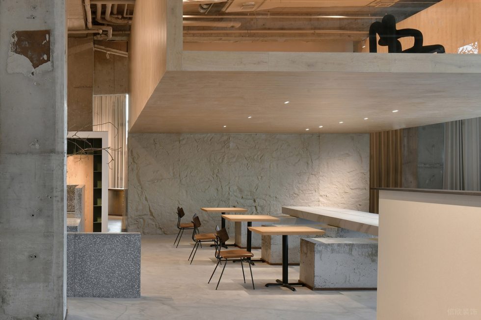 工業(yè)原木風(fēng)展廳裝修案例 天然石材墻面中島臺及木桌