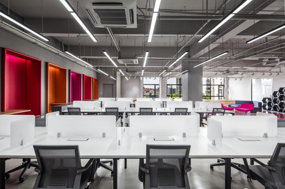 混搭時(shí)尚工業(yè)風(fēng)辦公室裝修設(shè)計(jì)白色工作臺(tái) 混搭時(shí)尚工業(yè)風(fēng)辦公室裝修設(shè)計(jì)白色工作臺(tái)