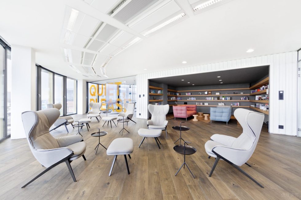 簡約混搭風(fēng)辦公室裝修設(shè)計(jì)暖白色多功能休閑廳