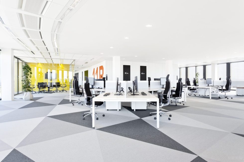 簡約混搭風(fēng)辦公室裝修設(shè)計(jì)灰白色辦公區(qū)