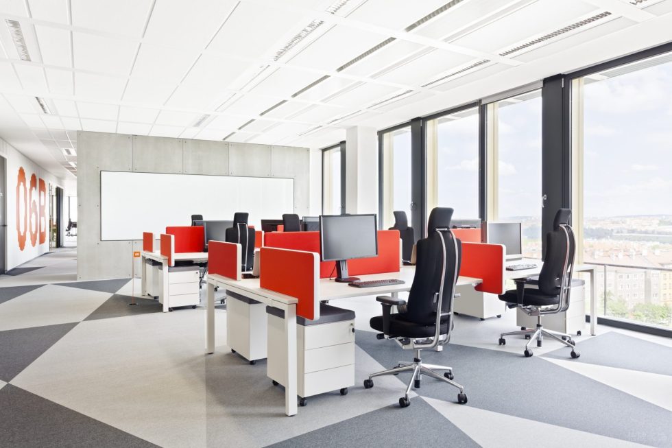 簡約混搭風(fēng)辦公室裝修設(shè)計(jì)灰白色工作區(qū)