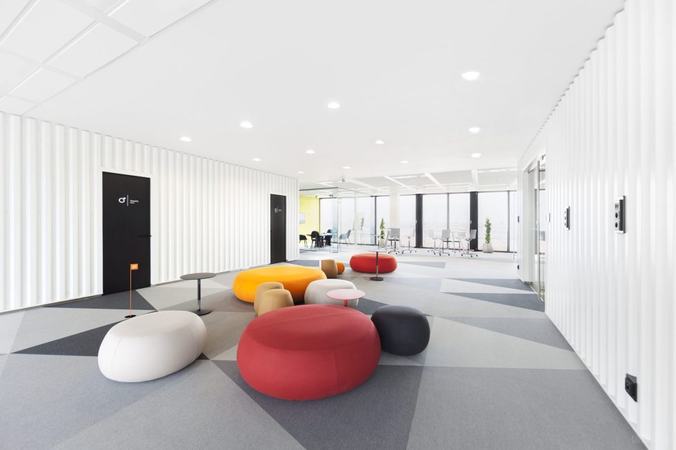 簡約混搭風(fēng)辦公室裝修設(shè)計(jì)灰白色休息廳