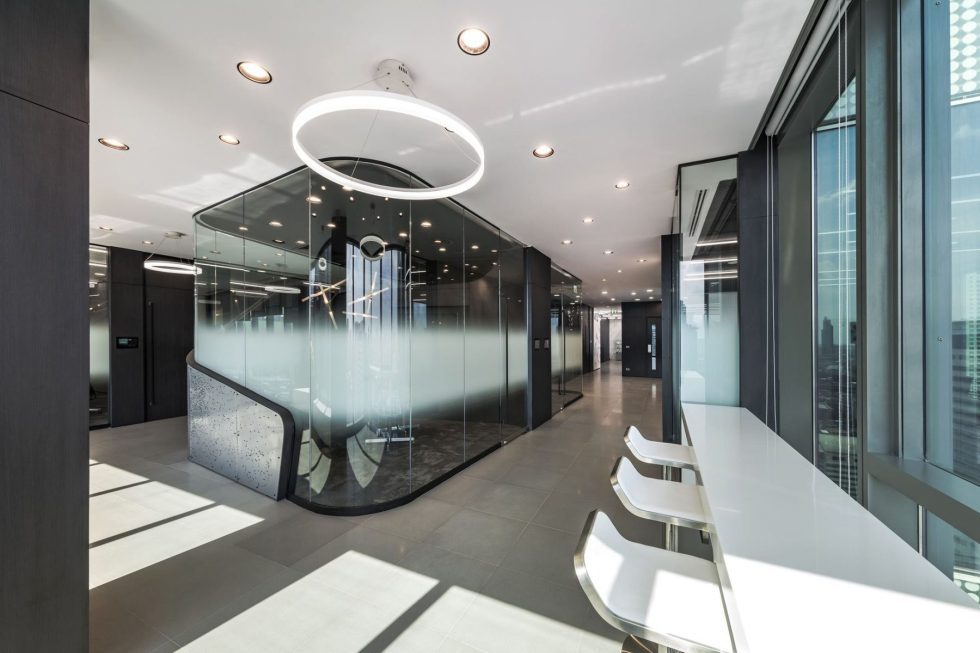 酷炫現(xiàn)代風辦公室裝修設(shè)計白色烤漆吧臺