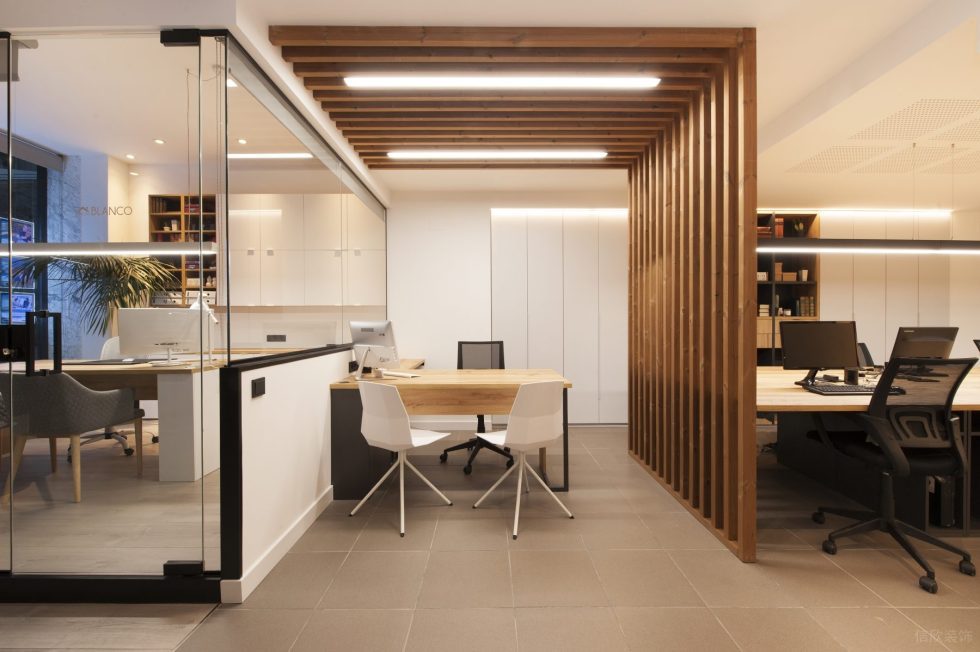 暖白色極簡(jiǎn)風(fēng)辦公室裝修設(shè)計(jì)暖白色主管辦公區(qū)