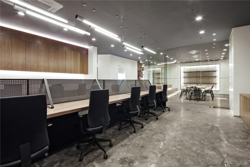 暖白色簡約風辦公室裝修設計黑色辦公椅 暖白色簡約風辦公室裝修設計黑色辦公椅