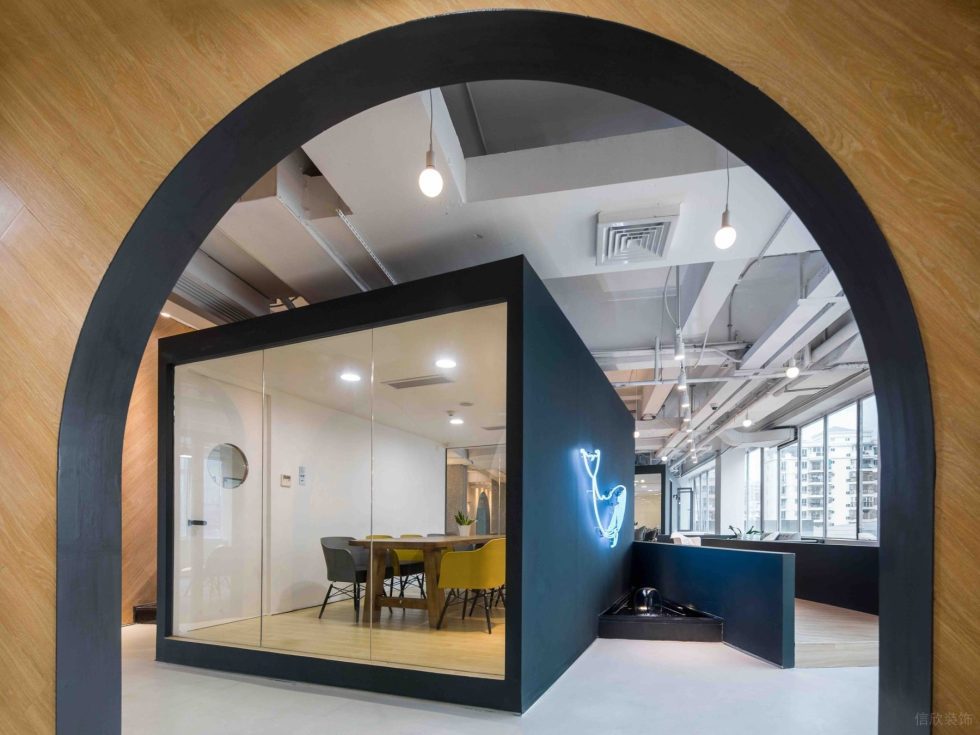 輕工業風格辦公室裝修設計淺色盒子造型會議室 輕工業風格辦公室裝修設計淺色盒子造型會議室