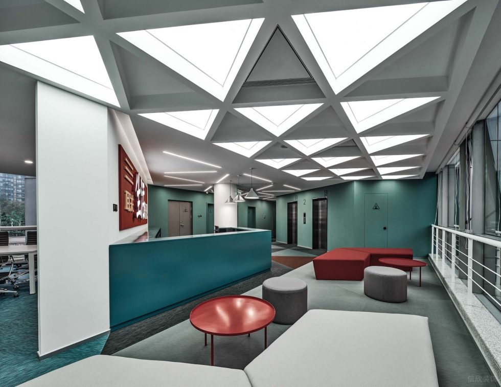 深青色現(xiàn)代風(fēng)辦公室裝修設(shè)計(jì)深青色前廳 深青色現(xiàn)代風(fēng)辦公室裝修設(shè)計(jì)深青色前廳