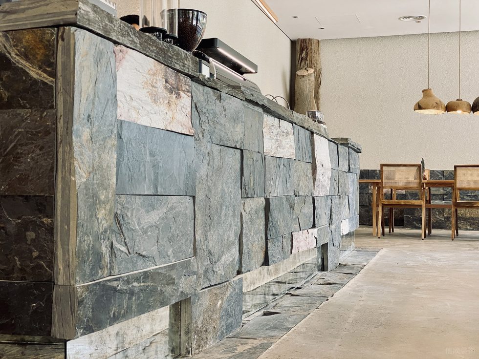 舒適自然感咖啡店原石工作臺設(shè)計效果圖