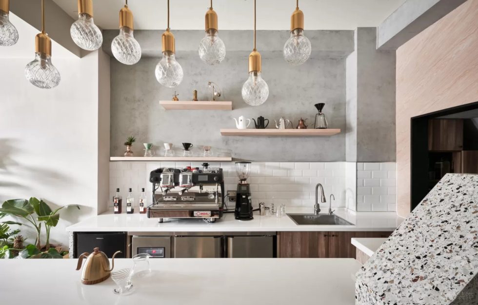 現(xiàn)代簡約風(fēng)咖啡廳水泥灰墻面配白磚裝修圖