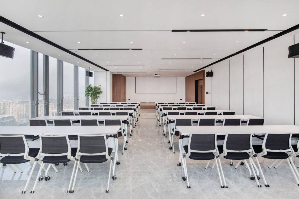 米白色極簡風(fēng)辦公室裝修設(shè)計米白色培訓(xùn)室