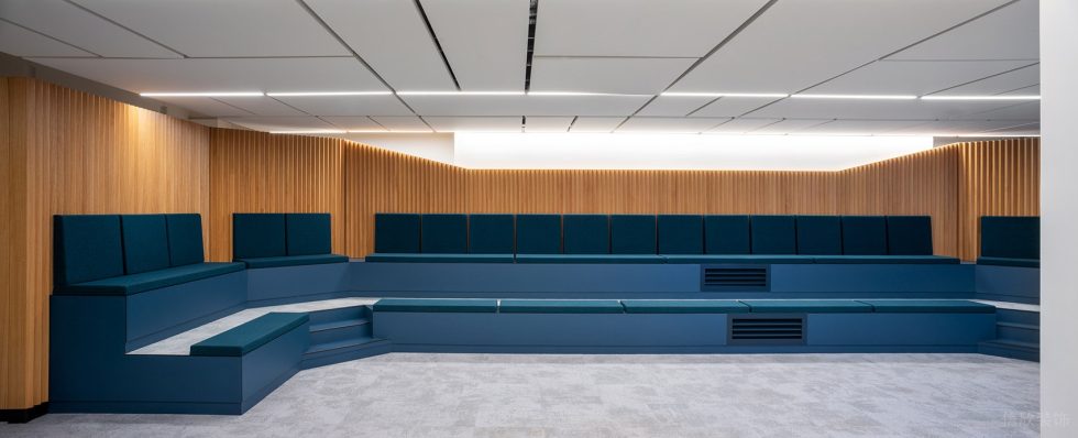 暖色調(diào)簡約風(fēng)辦公室裝修設(shè)計暖木色培訓(xùn)室