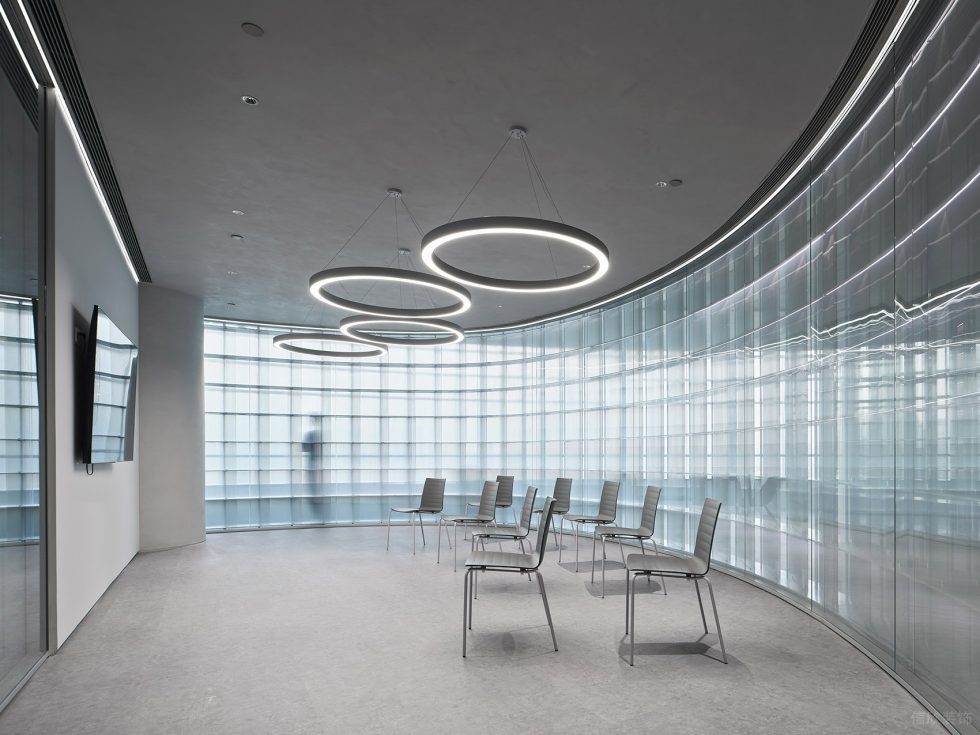 素色調(diào)現(xiàn)代簡約風(fēng)辦公室裝修設(shè)計灰白色培訓(xùn)室