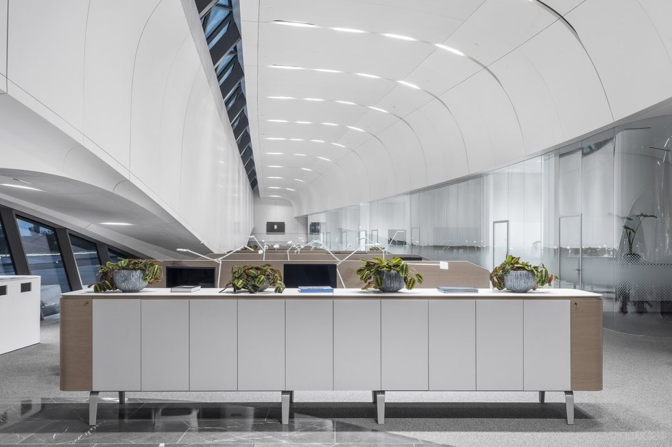 灰白色現(xiàn)代簡(jiǎn)約風(fēng)辦公室裝修設(shè)計(jì)白木色儲(chǔ)物柜