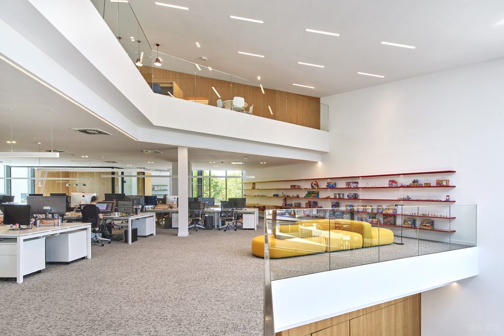 清淡色現代簡約風辦公室裝修設計亮黃色休閑沙發 清淡色現代簡約風辦公室裝修設計亮黃色休閑沙發