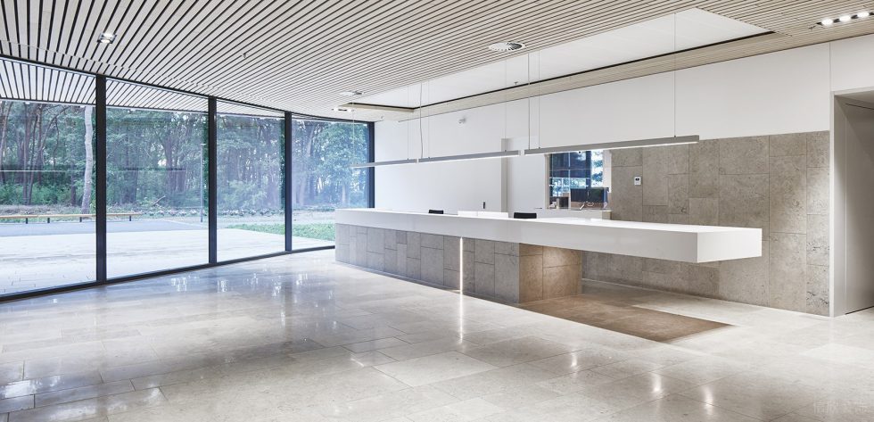 淡色系現(xiàn)代極簡(jiǎn)風(fēng)辦公室裝修設(shè)計(jì)淺灰色前臺(tái)接待區(qū) 淡色系現(xiàn)代極簡(jiǎn)風(fēng)辦公室裝修設(shè)計(jì)淺灰色前臺(tái)接待區(qū)