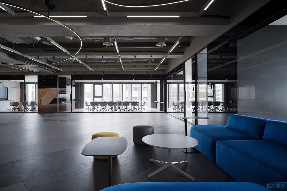 黑白灰時尚極簡風辦公室裝修設計深色調多功能會議廳 黑白灰時尚極簡風辦公室裝修設計深色調多功能會議廳