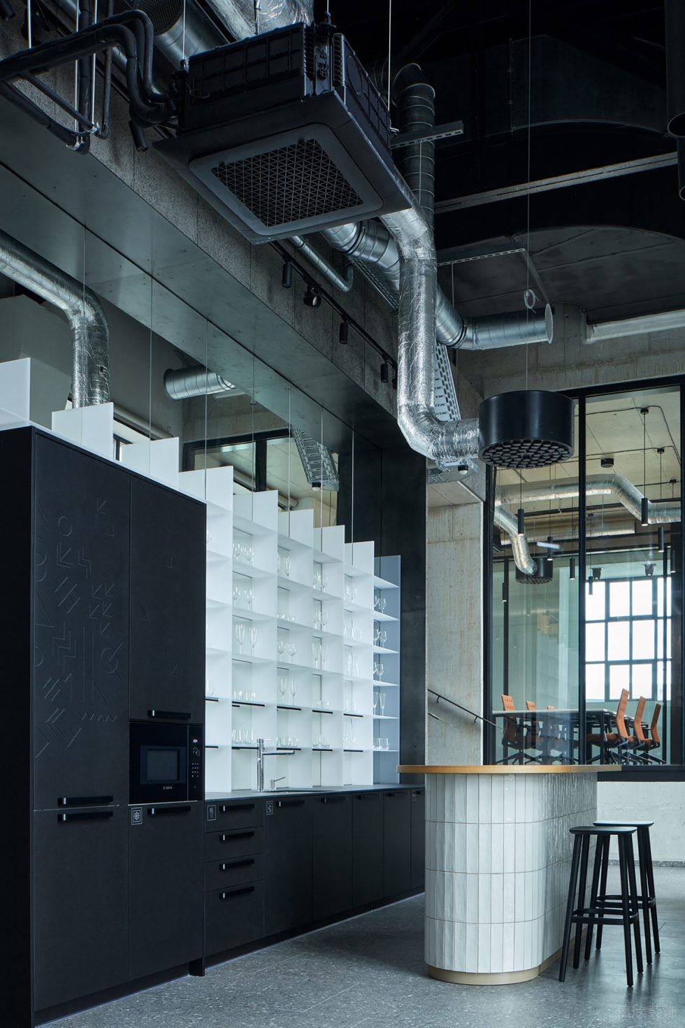 深色工業風辦公室裝修設計黑白色水吧 深色工業風辦公室裝修設計黑白色水吧