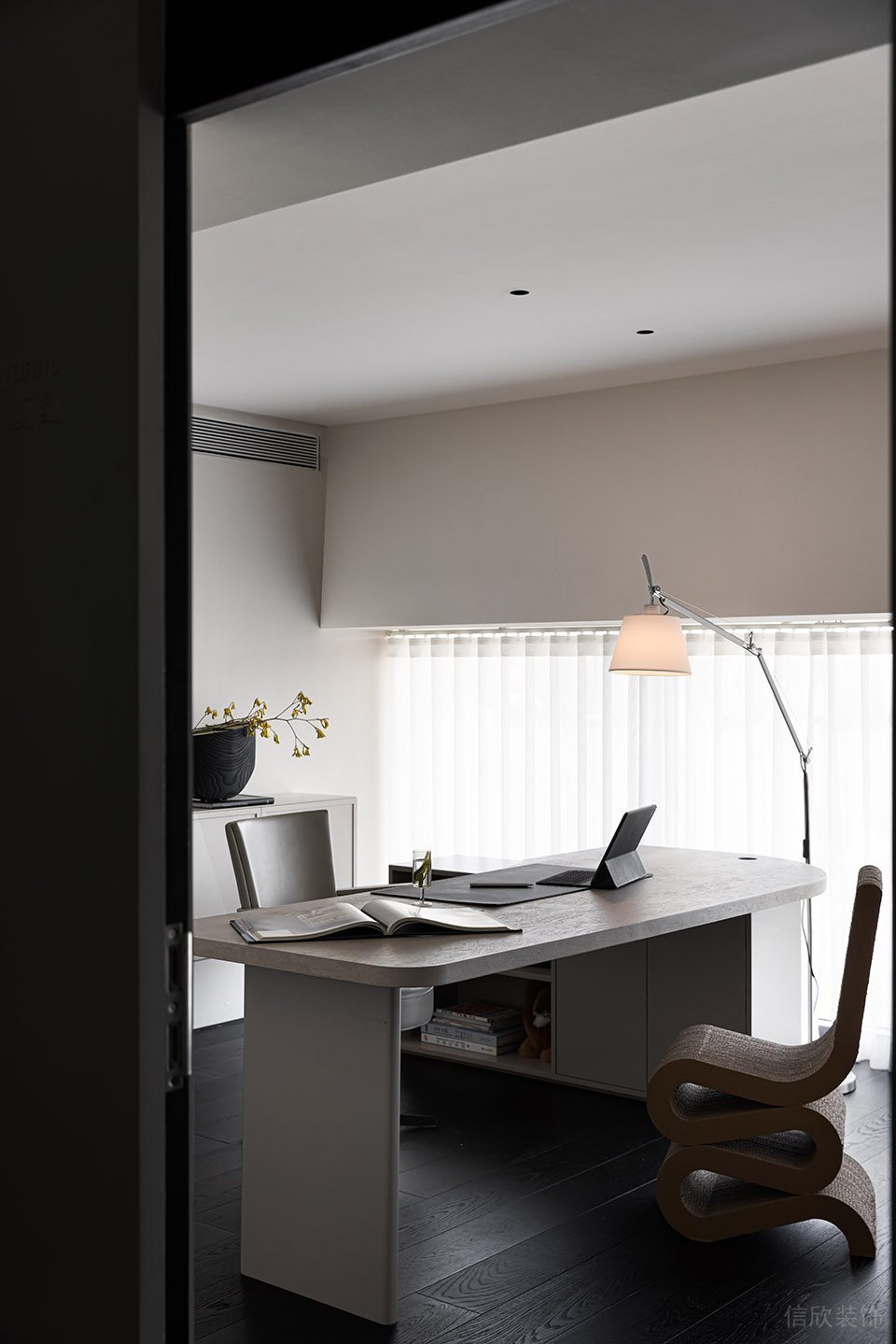 黑白灰抽象極簡(jiǎn)風(fēng)辦公室裝修設(shè)計(jì)黑白灰經(jīng)理辦公室 黑白灰抽象極簡(jiǎn)風(fēng)辦公室裝修設(shè)計(jì)黑白灰經(jīng)理辦公室