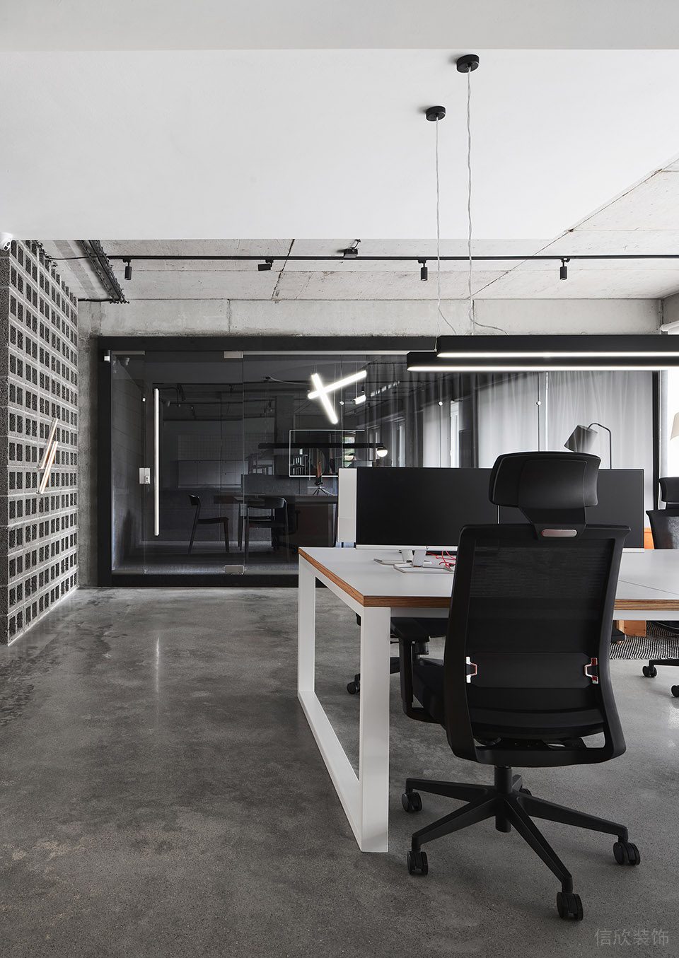 黑白灰前衛(wèi)極簡(jiǎn)風(fēng)辦公室裝修設(shè)計(jì)黑白灰開(kāi)放式辦公區(qū)效果圖