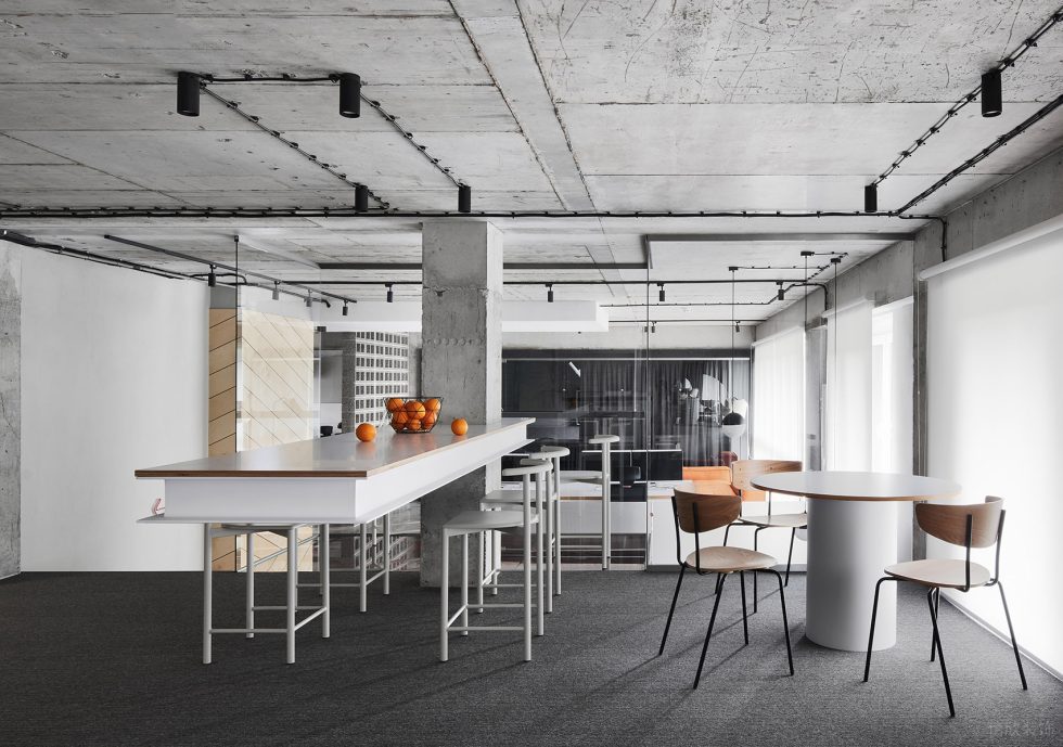 黑白灰前衛極簡風辦公室裝修設計灰白色洽談區 黑白灰前衛極簡風辦公室裝修設計灰白色洽談區