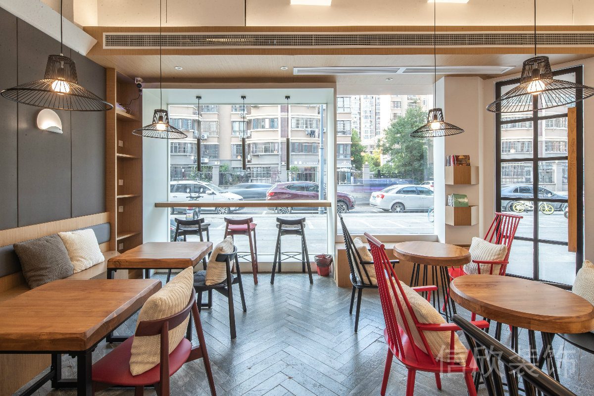 深圳羅湖國貿(mào)面包店門口玻璃門裝修設(shè)計(jì)